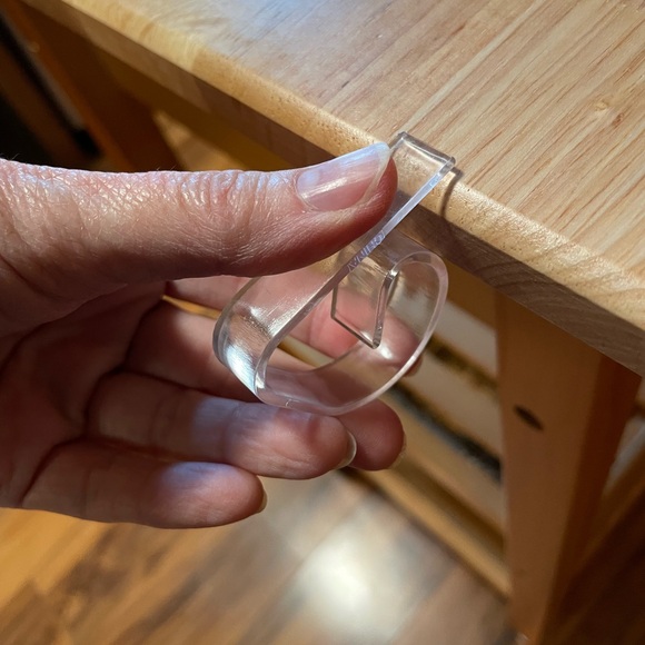 🌭 12 Tablecloth Clips - Picture 2 of 4